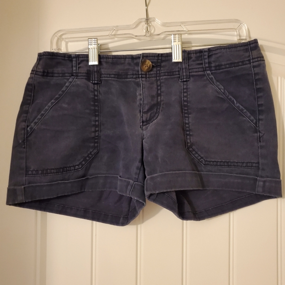 •American Eagle Khaki Stretch Midi Shorts for women•Blue Solid Bottom
